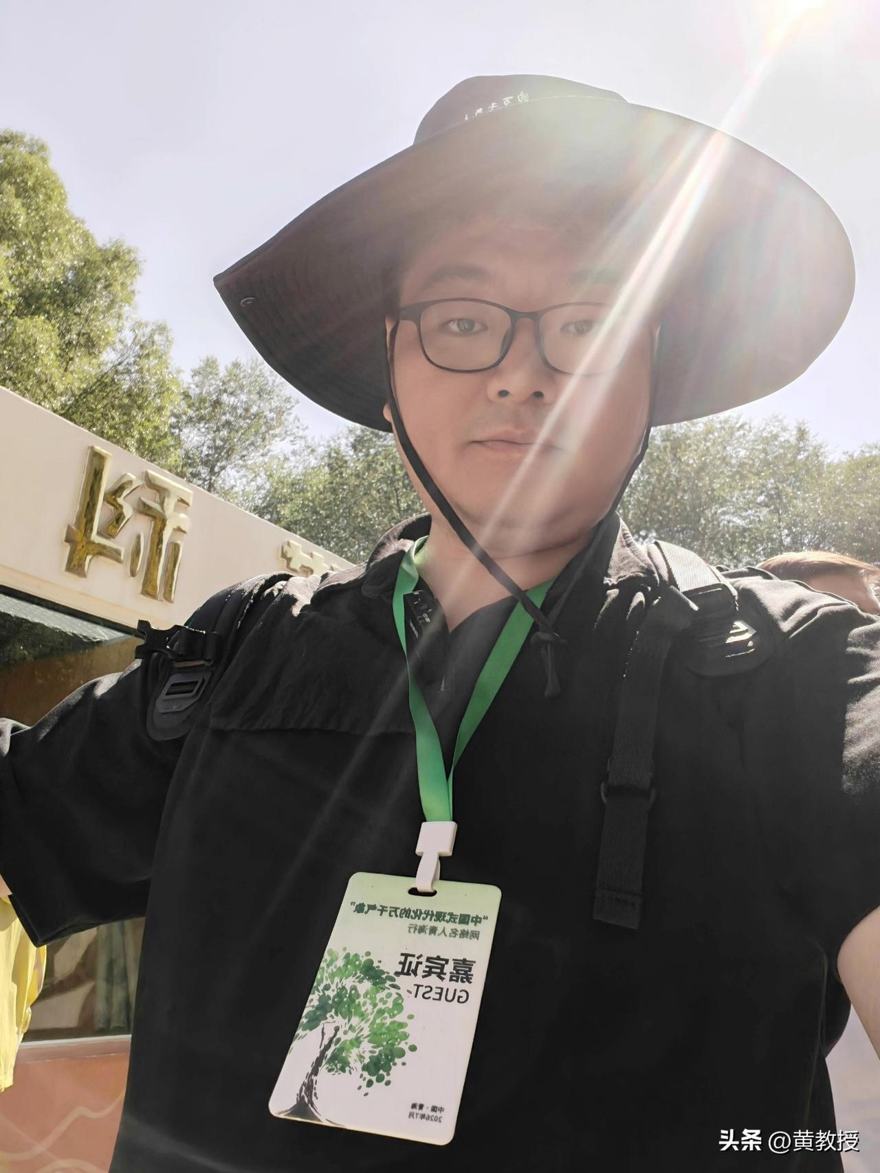 阳光刺眼
气温适宜[呲牙][呲牙]
青海，夏都
来这避暑，刚好
#万千气象看青海