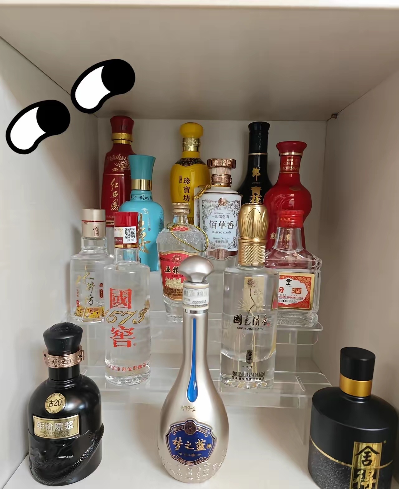 网友：我老公是不是神经了，自己从来不喝酒，但是酒柜里又放着好多酒，难道他最近喜欢