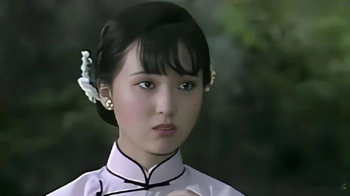1987年拍完《红楼梦》后，陈晓旭和张莉又饰演了老舍先生小说改编的电视剧《家春秋
