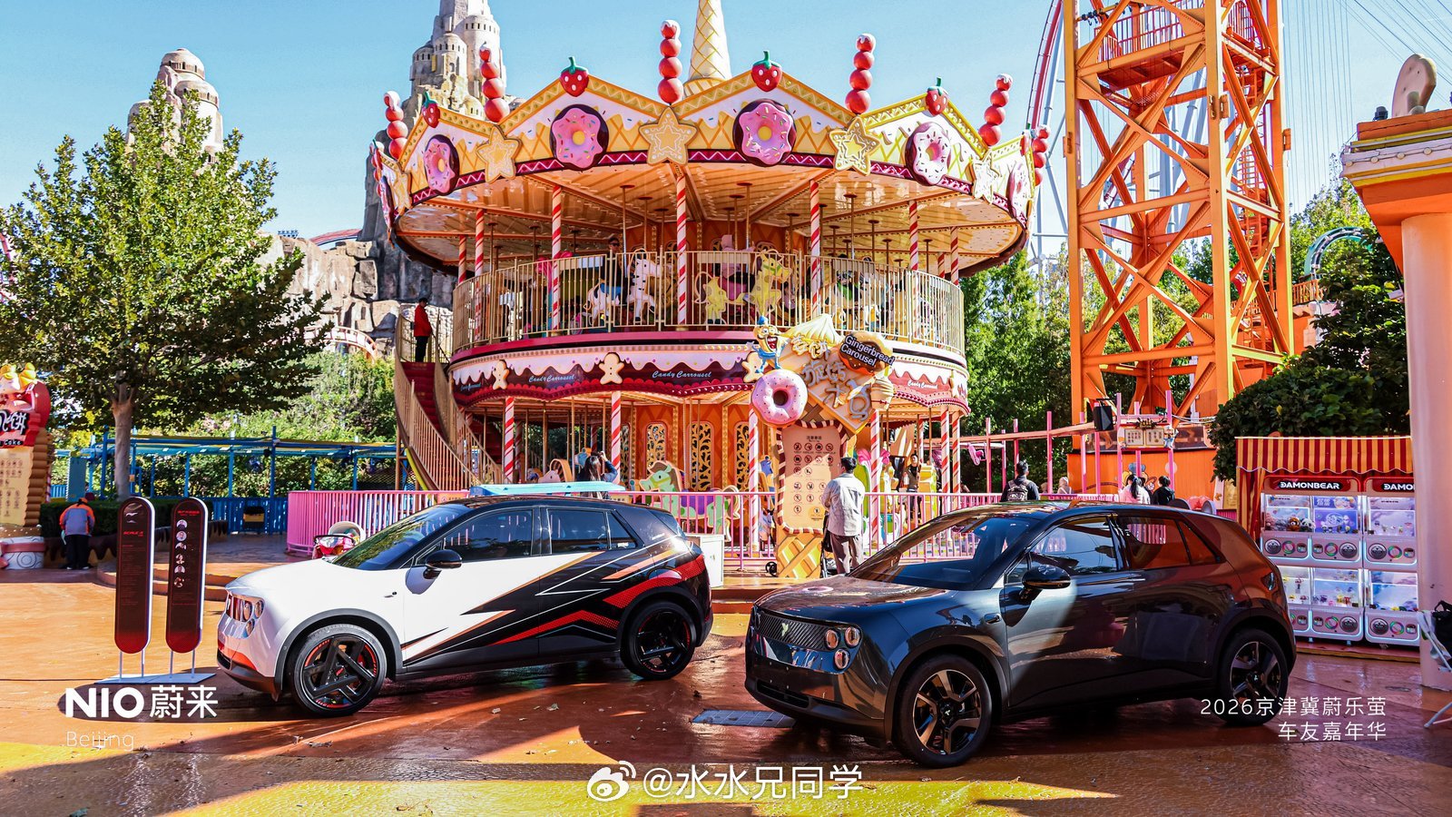 我很少发车友会的活动，但是发现萤火虫跟这个游乐园嘉年华主题特别搭，忍不住发一个。