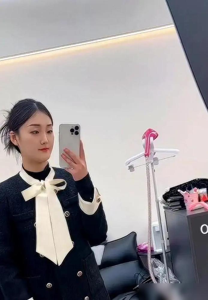 她哭着要找富二代，他却成了保安队长月入4500，还抱上了大胖小子！
 
当年风头