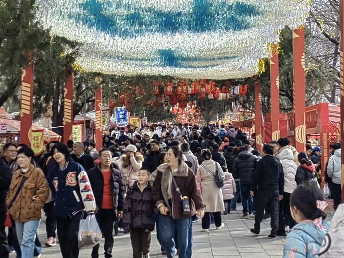 伴随着春节假期的结束，济南市园林和林业绿化局公园发展服务中心所属9大公园景区开展