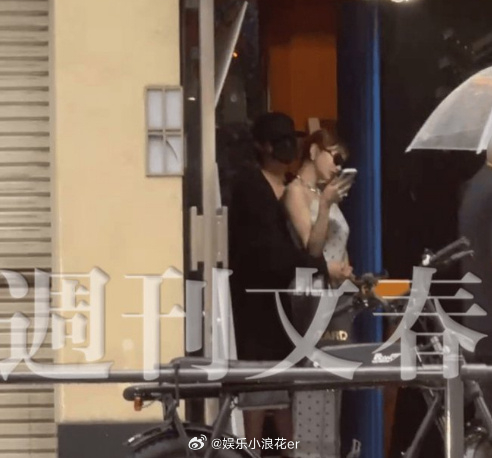周鹤年明日花绮罗合照周鹤年环抱明日花绮罗 ​​​