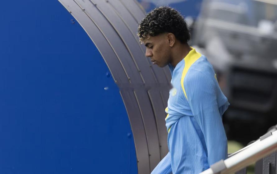 据西班牙《阿斯报》报道，亚马尔目前已经进入斋月，其状态是否会受到影响成为外界关注