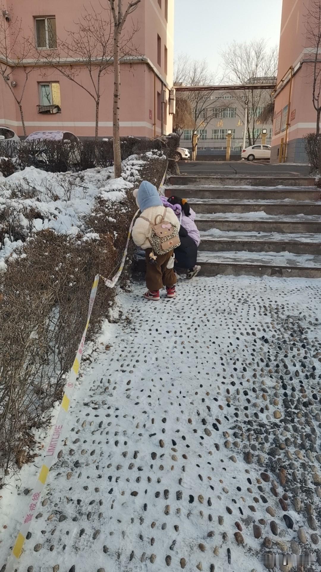 晒出宝宝最可爱的时刻我带我家宝贝出去转转和小朋友一起玩的时候