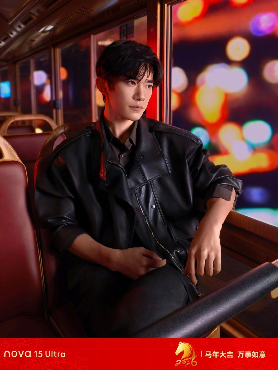 易烊千玺的新年大片来了。很有质感，前后双红枫很出彩 