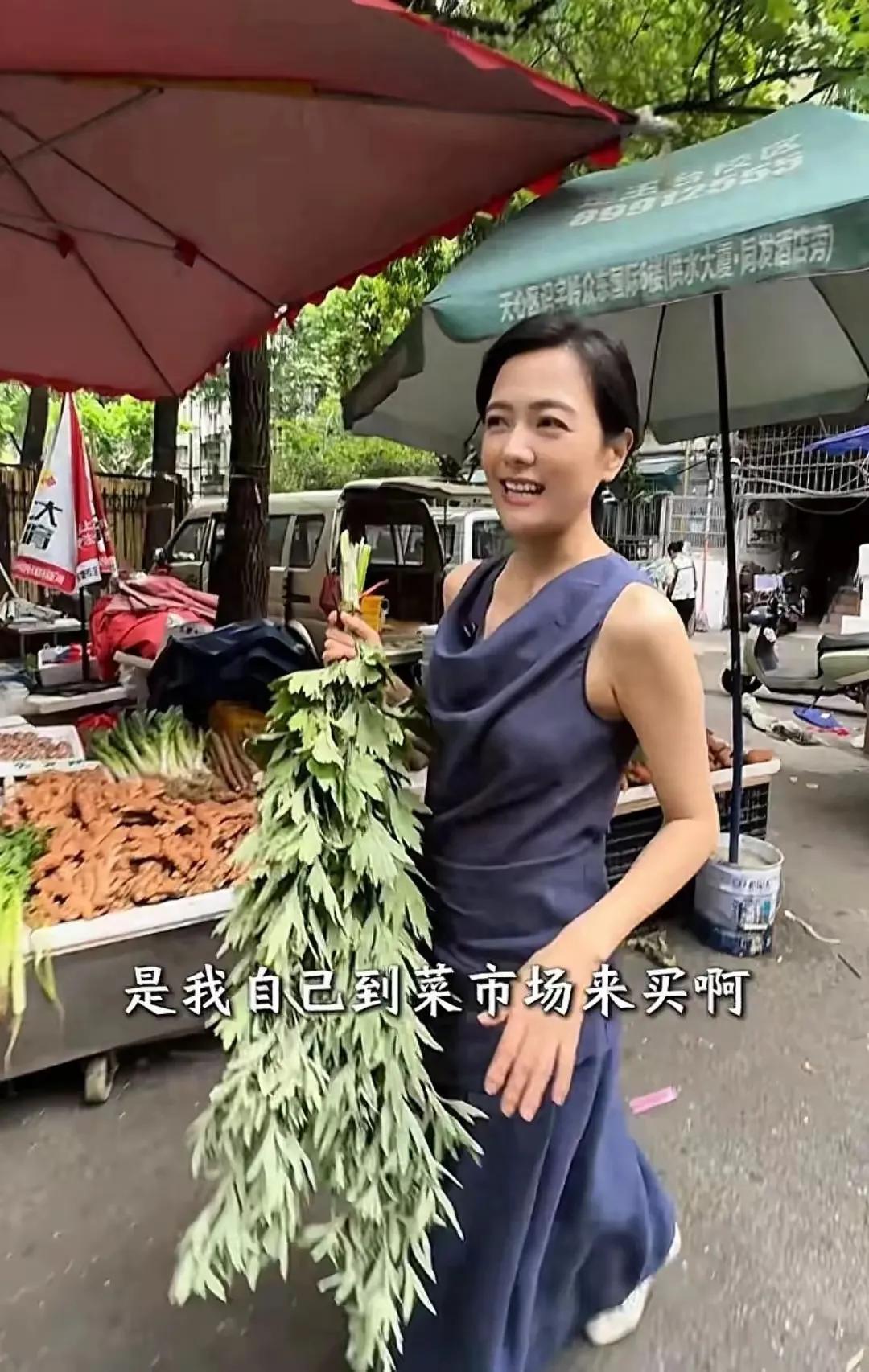 杨乐乐汪涵千万别墅曝光，挂4块钱一把的艾草！

过两天马上就是端午节了，基本上已