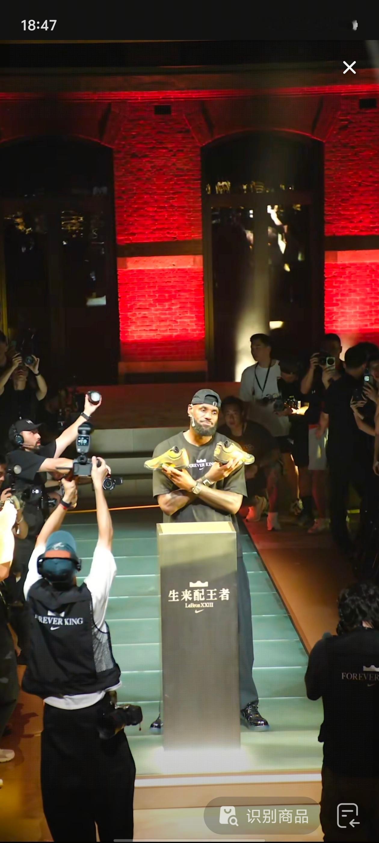 老詹展示自己23代球鞋詹姆斯人气有多夸张 ​​​