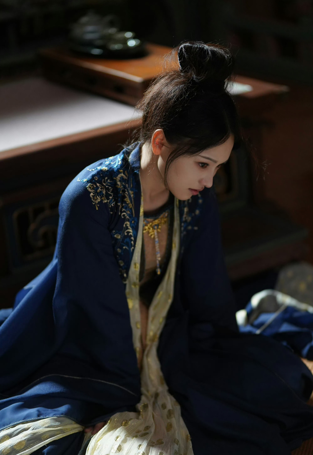 #黄灿灿好美#我承认我对之前防风意映的披发造型有过吐槽！但是族长夫人的造型真的很