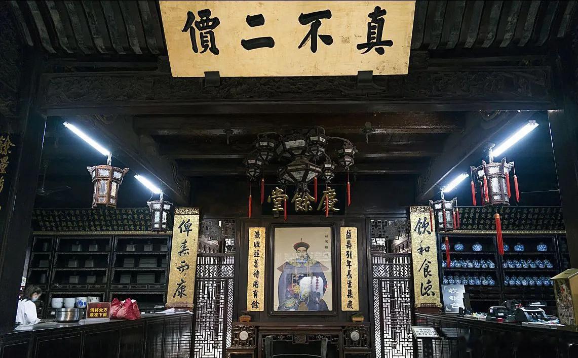 经商的精髓是什么？一句话告诉你真相：“同行挤窝窝，生意活脱脱。宁卖九十九，不卖一