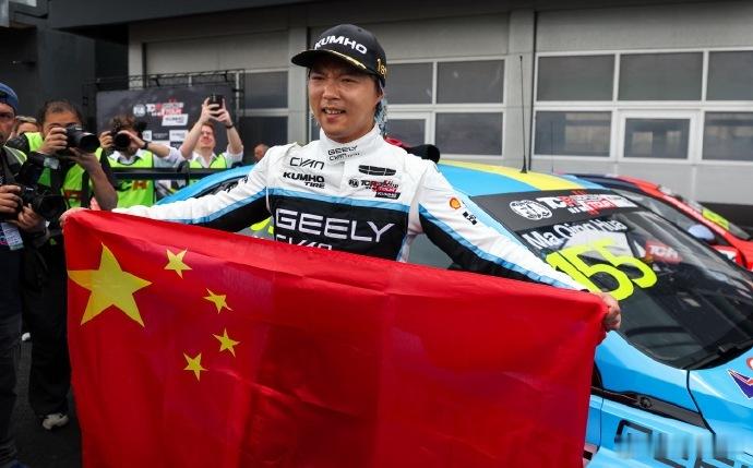 中国车手中国车登顶世界之巅 全速冲刺，强势冲线！中国车手马青骅携手吉利星瑞TCR