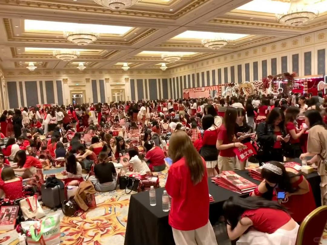 朱志鑫  苏新皓 澳门演唱会包店现场人气！好多人啊。 