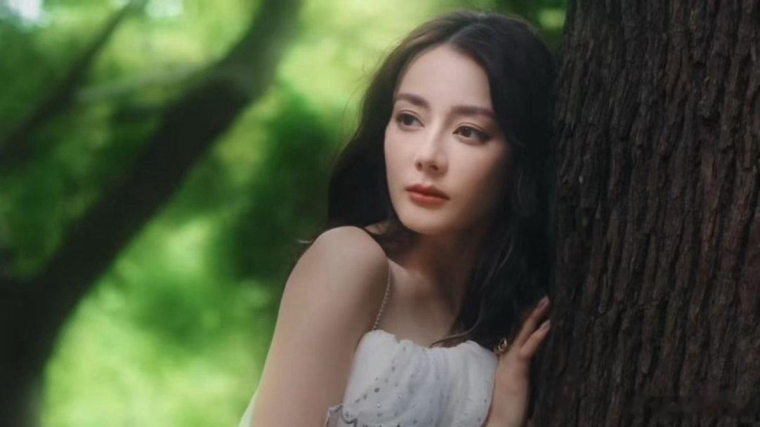 迪丽热巴vogue单封预告迪丽热巴的出场方式热巴vogue单封预告来了！美貌很顶