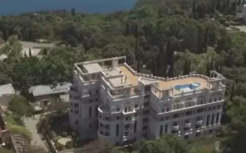 泽连斯基在克里米亚的公寓被俄罗斯收归国有，价值约80万美元！

来源:海峡快讯
