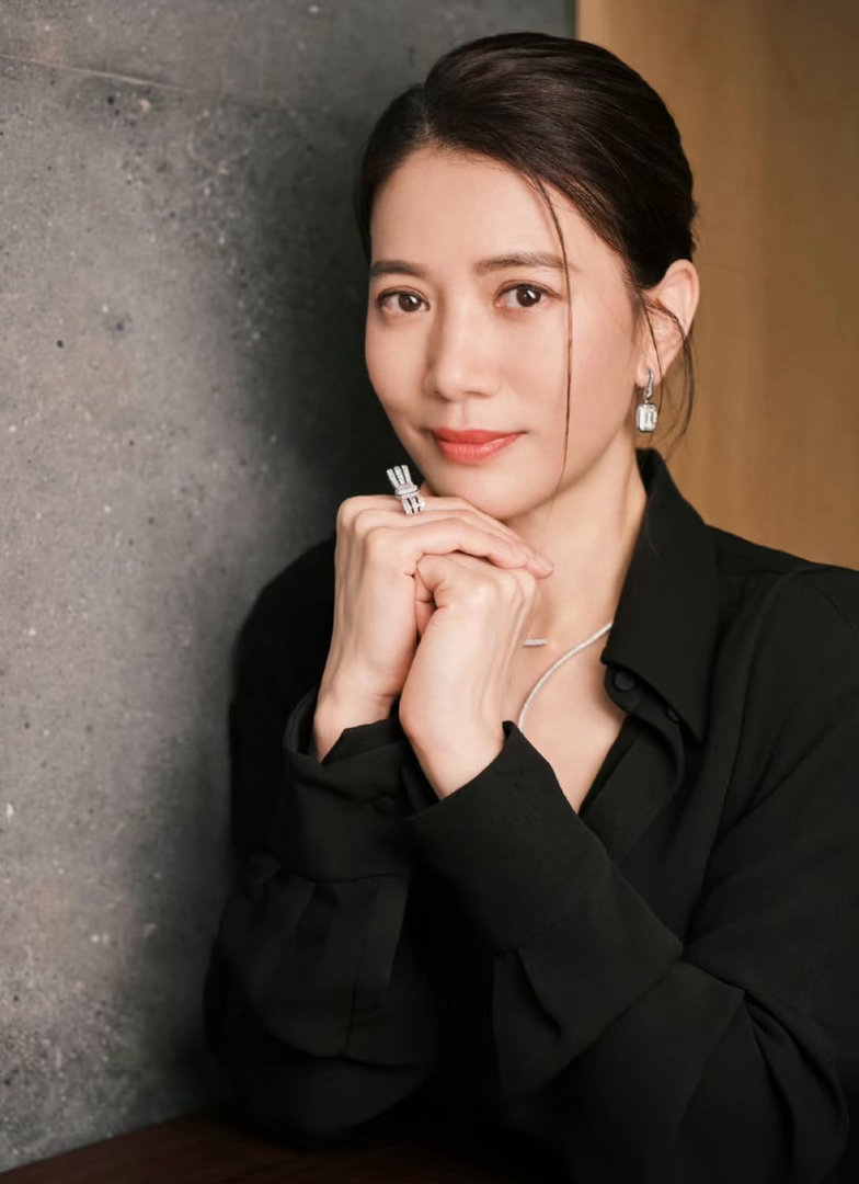 贺峻霖教袁咏仪四川话鸡同鸭讲五十公里桃花坞哈哈哈哈，不得不说，贺峻霖属于平时抽象