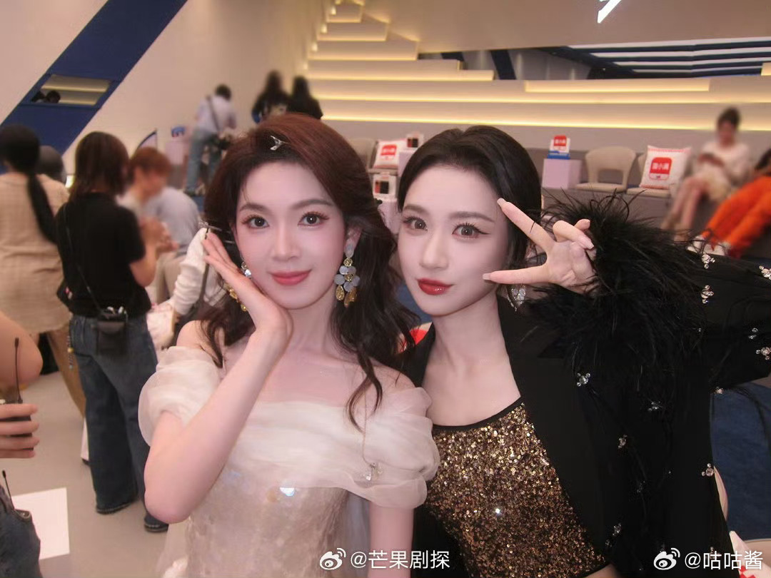 何宣林和姐姐们的合照何宣林晒浪姐大合照 好美啊，何宣林晒了和姐姐们的合照，满屏靓