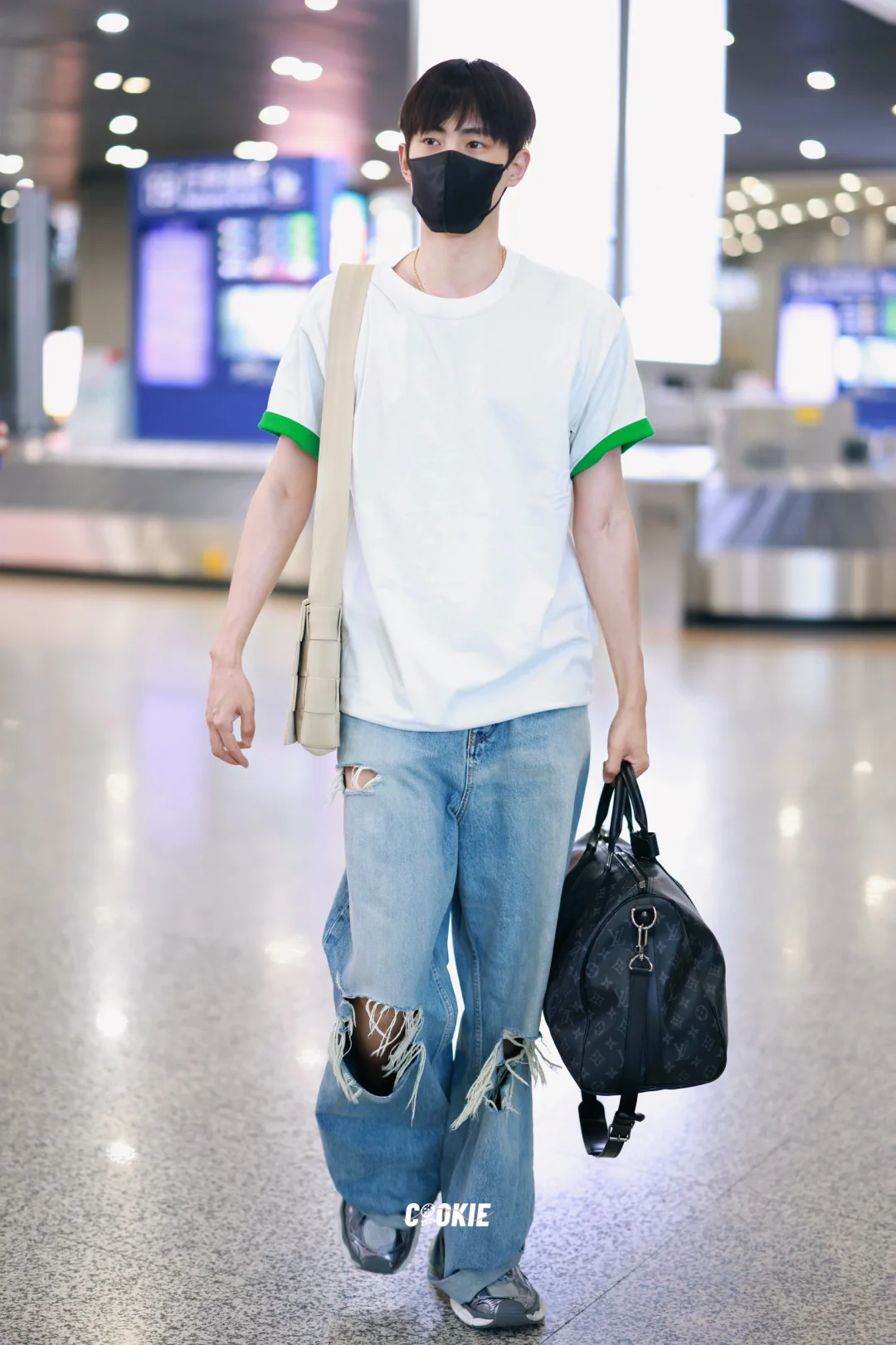 晏紫东240618成都到达