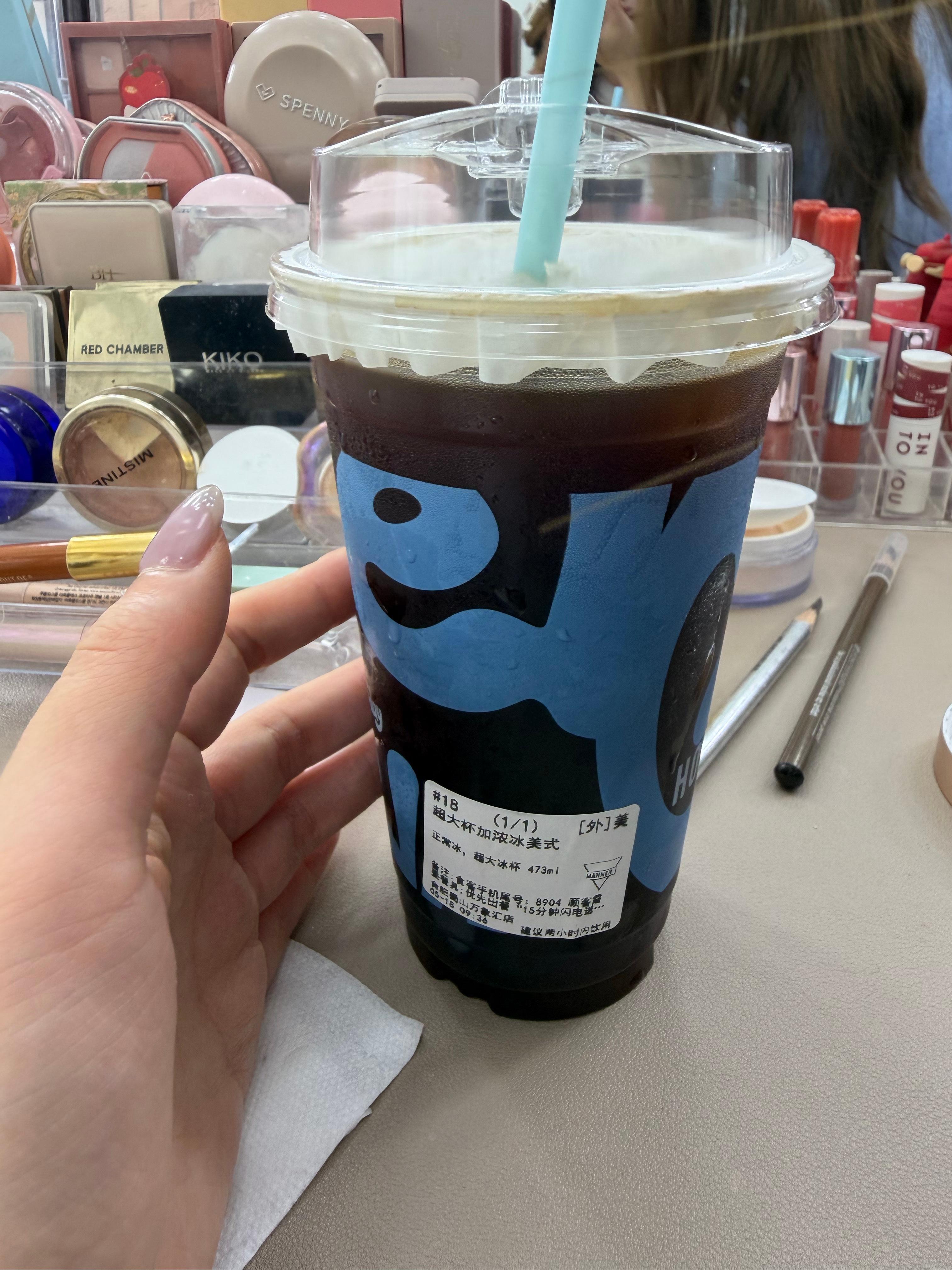 以前喝不了美式，觉得太苦了，现在上班前就得来一杯……美式哪有周一的班苦啊