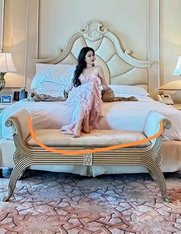 照片中的这位女神，已经40岁了，真的是火遍全国大红大紫，家喻户晓，真的是太美了，