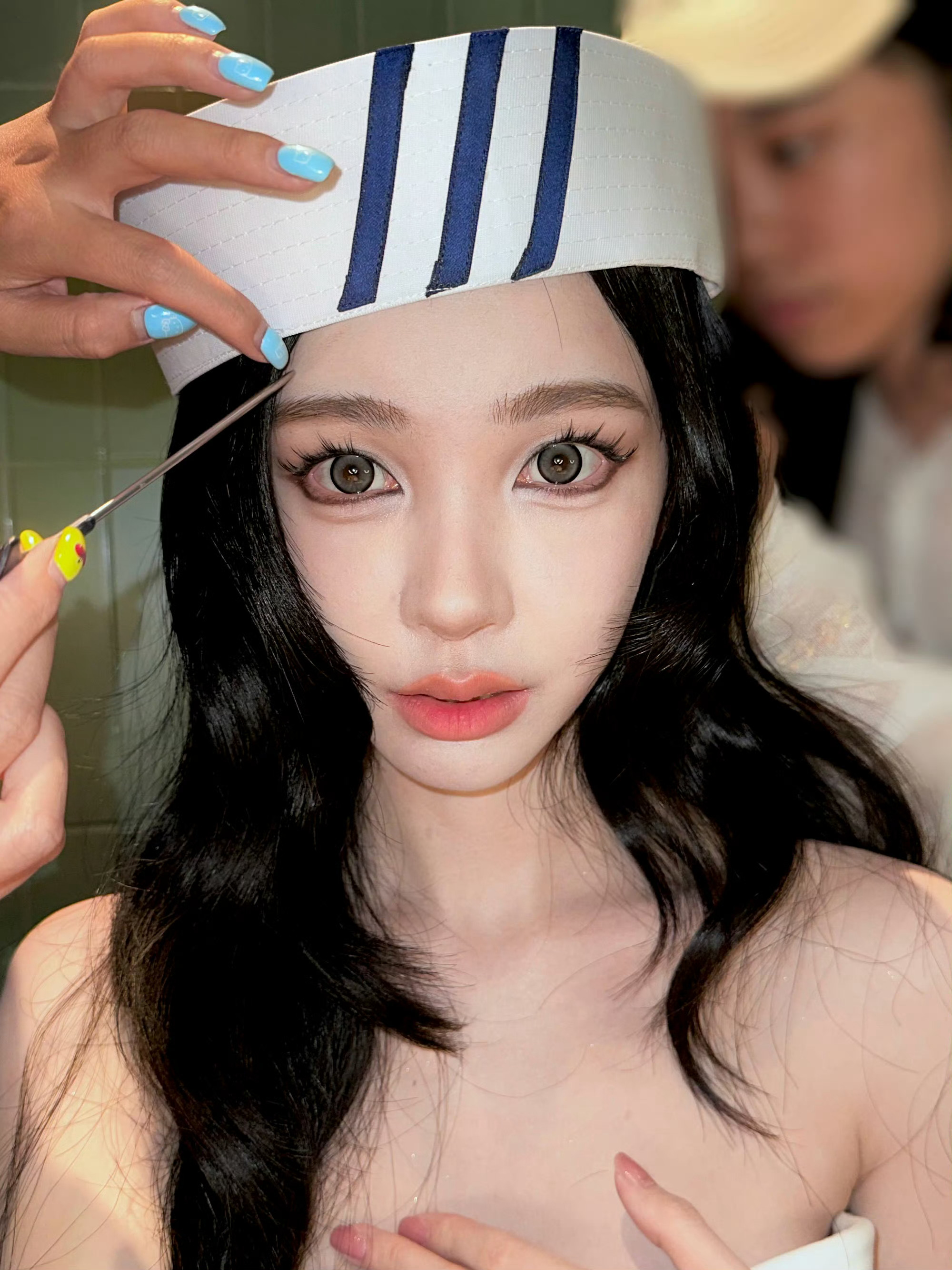 易梦玲水手服，这颜值，妥妥的爱豆级门面，姐姐是咋做到每时每刻都这么美的[哇][哇