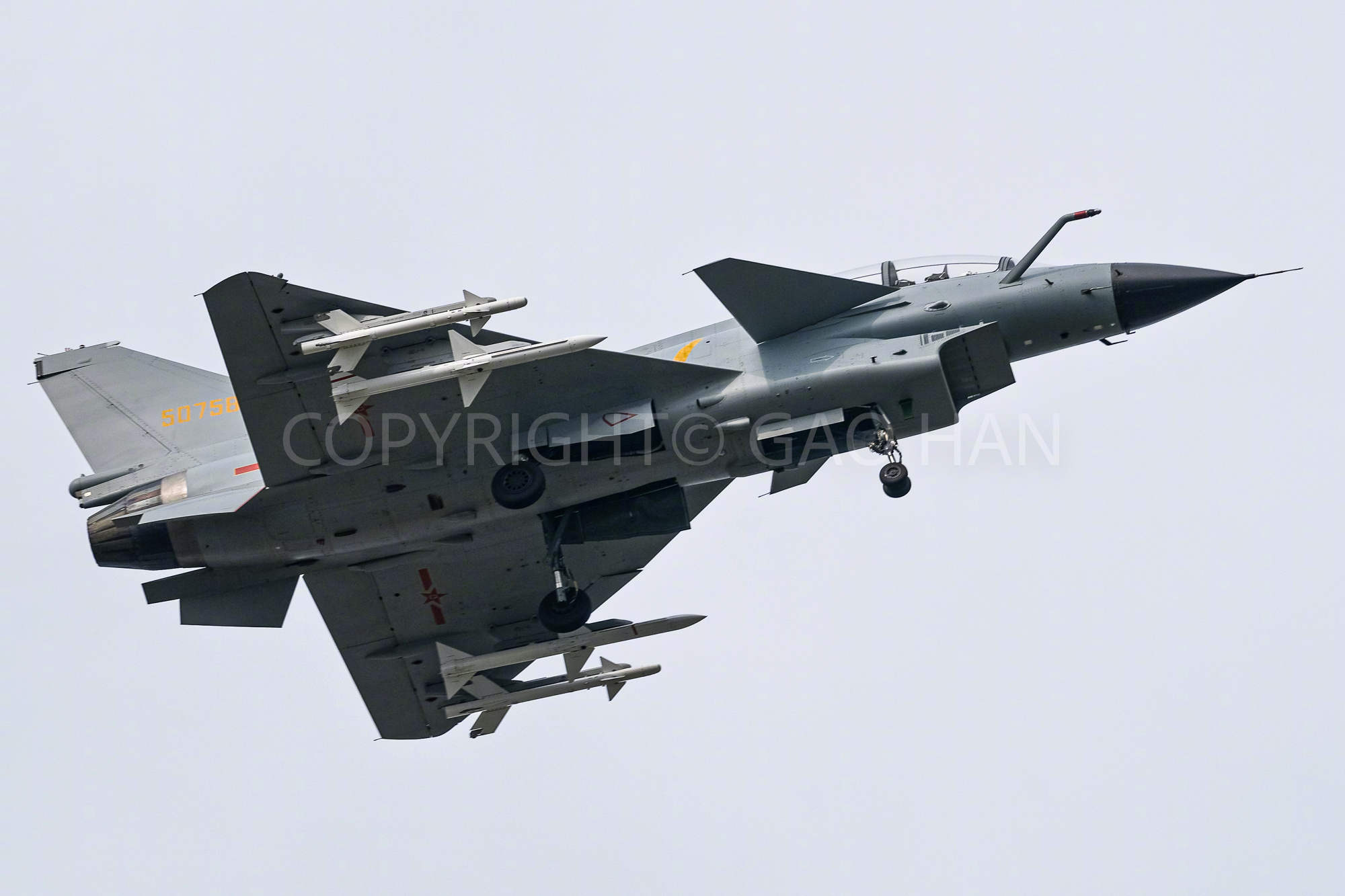 歼10首飞28周年 一晃28岁了，快到而立之年，在外面已经闯出门道，回想当年初见