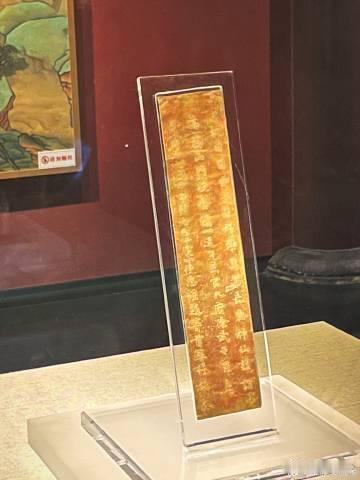 来到河南博物院，唐诡金简宛如盛唐的使者。1982年嵩山采药人的发现，让武则天晚年