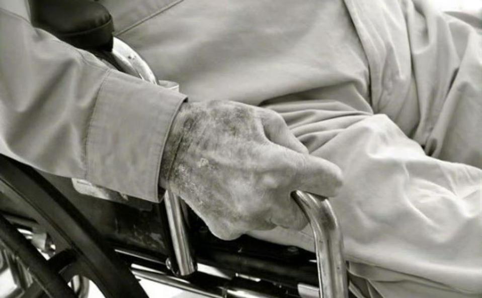 男子整日怀疑妻子出轨，到医院检查说是精神分裂，结果最后才发现是他出轨得了梅毒，把