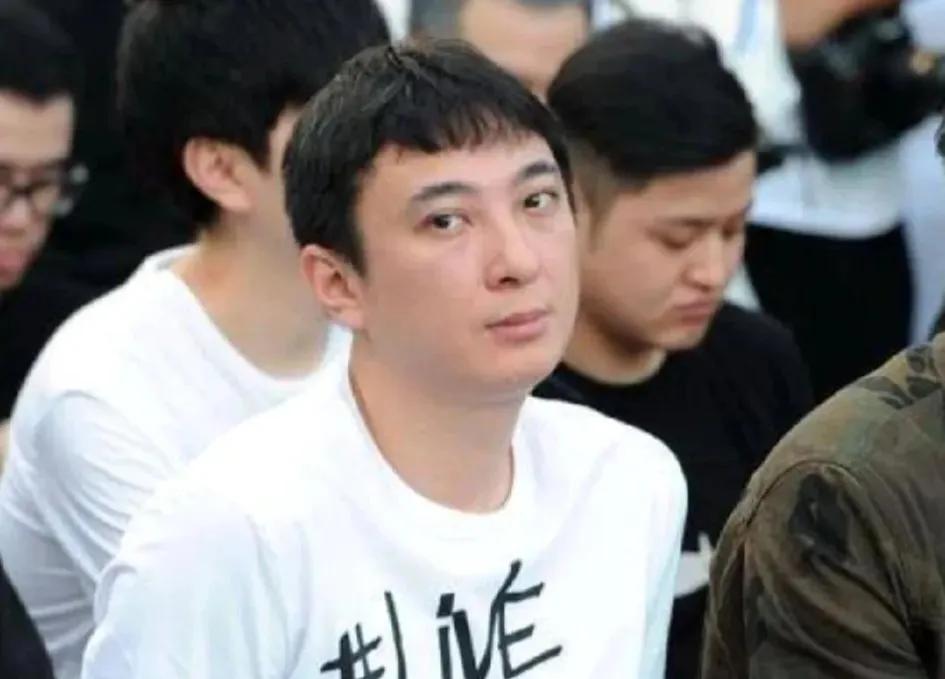 王思聪吃点心竟然会嫌贵，真的有点让人想不到，他在网上发文称一个蛋10磅太贵了，并