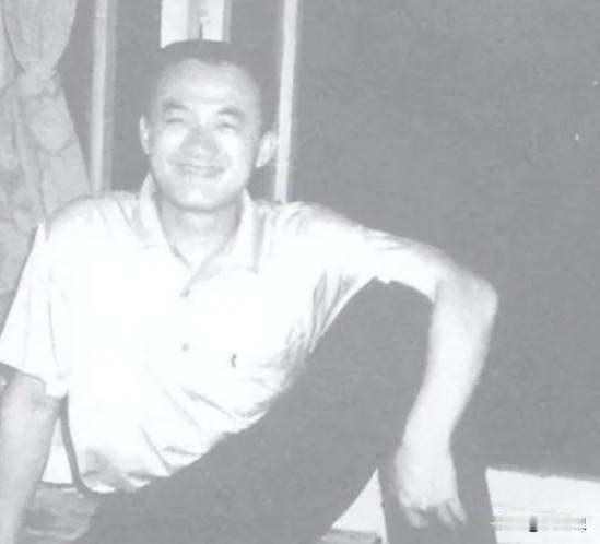 2002年，护士周华突然在医生李仁强的脖子上扎了一针，还嬉皮笑脸地说：“跟你开个