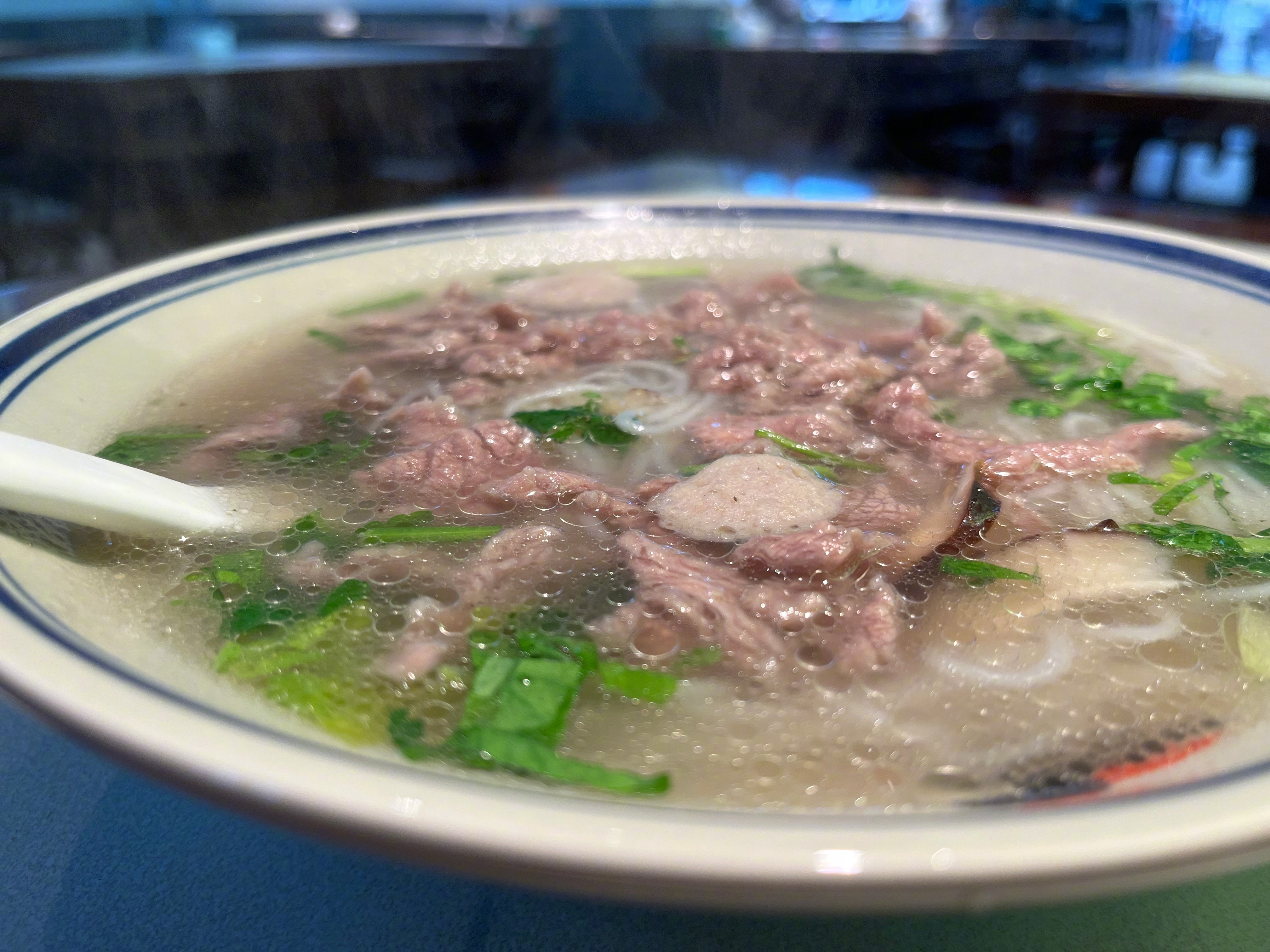 告别选择困难，午餐煮一碗鲜汤粉，食材丰富，暖意入喉，各位干饭顺利吗？ 