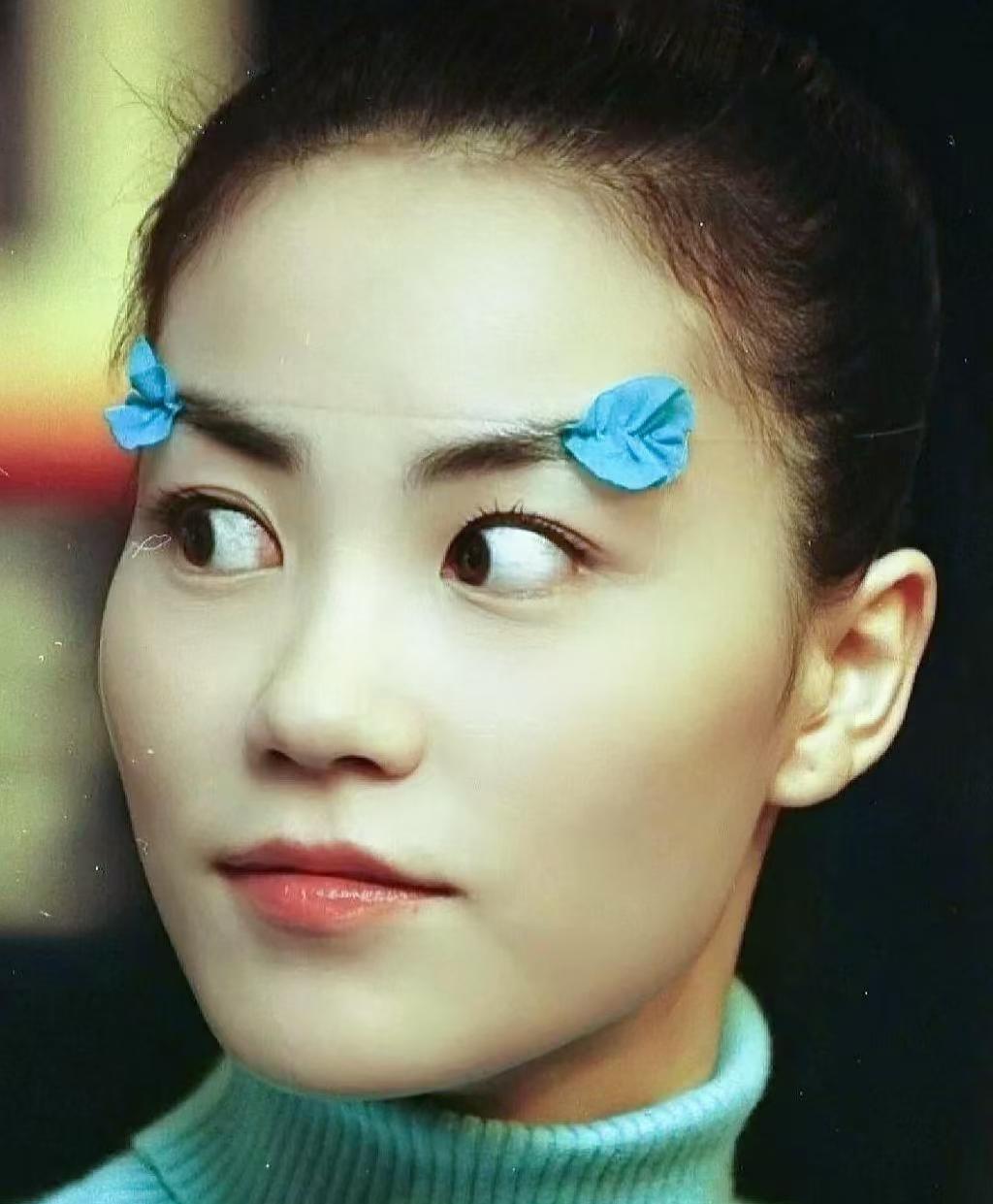 王菲因为唱歌实力太强导致相当一部分人都忽略了她的颜值，她真的很美。

我总觉得，