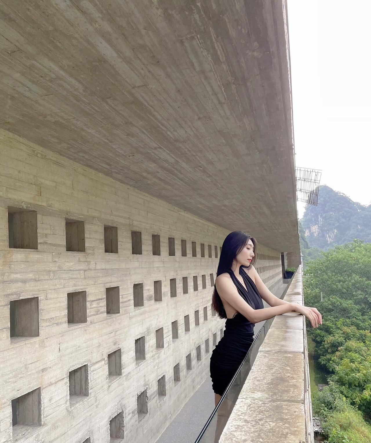 上热门 美女 背影杀系列 御姐 穿搭