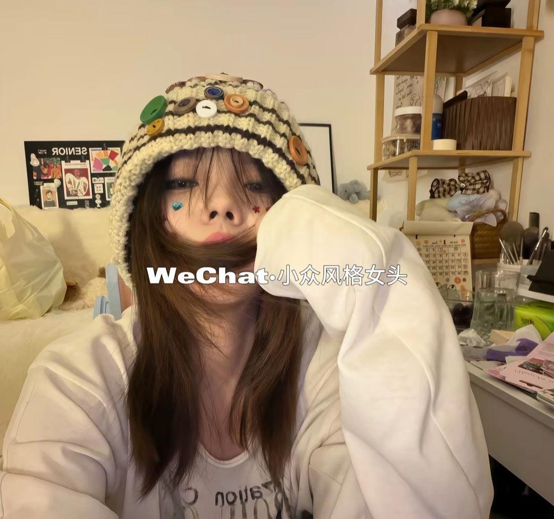 我们总是拿时间当挡箭牌 可是过去这么久了  谁又真的忘得掉呢 一直不懂...