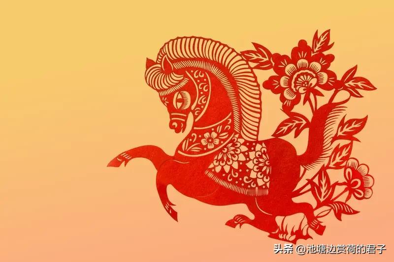 属马的朋友们，必须听的一句话就是：别太急着往前冲啦！马生肖的人往往活力满满、勇往