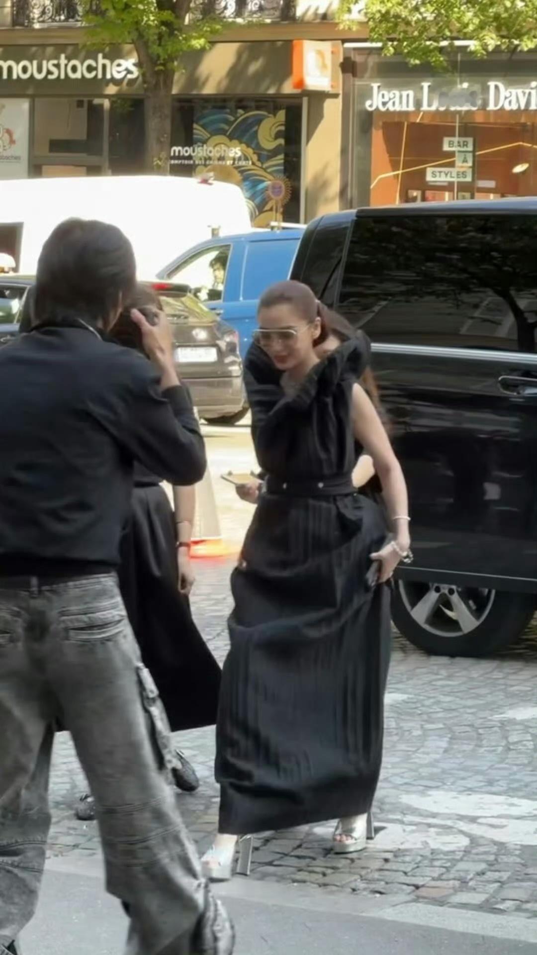 我勒个超绝骨相美人啊鼻姐太牛了 听说这还是古董高定瑞思拜鼻姐 angelabab
