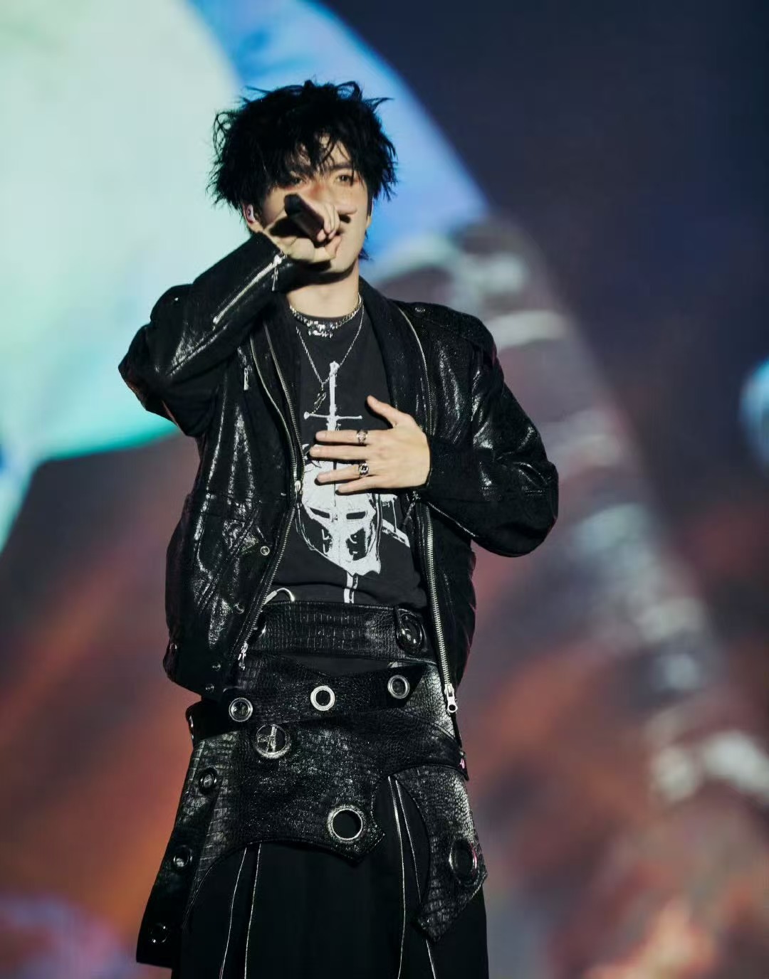 张颜齐勇闯爱奇艺101超燃青春的合唱 我妈刚才路过听见我在那笑，问我怎么了，我跟