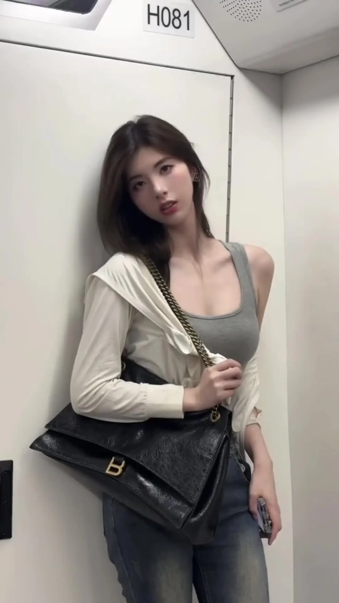 我不爱无聊人间 只偏爱你眉眼.