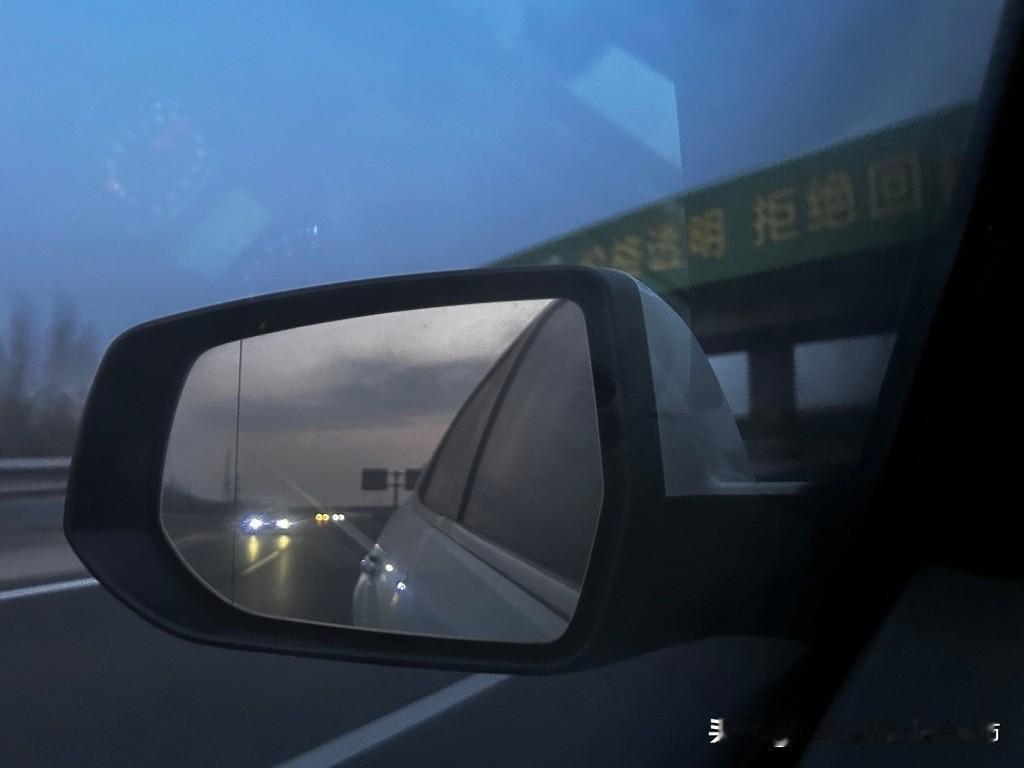 小偷其实越来越多，只是很多人没有注意到。这个压力重重的时代，有人拼尽全力，依然走