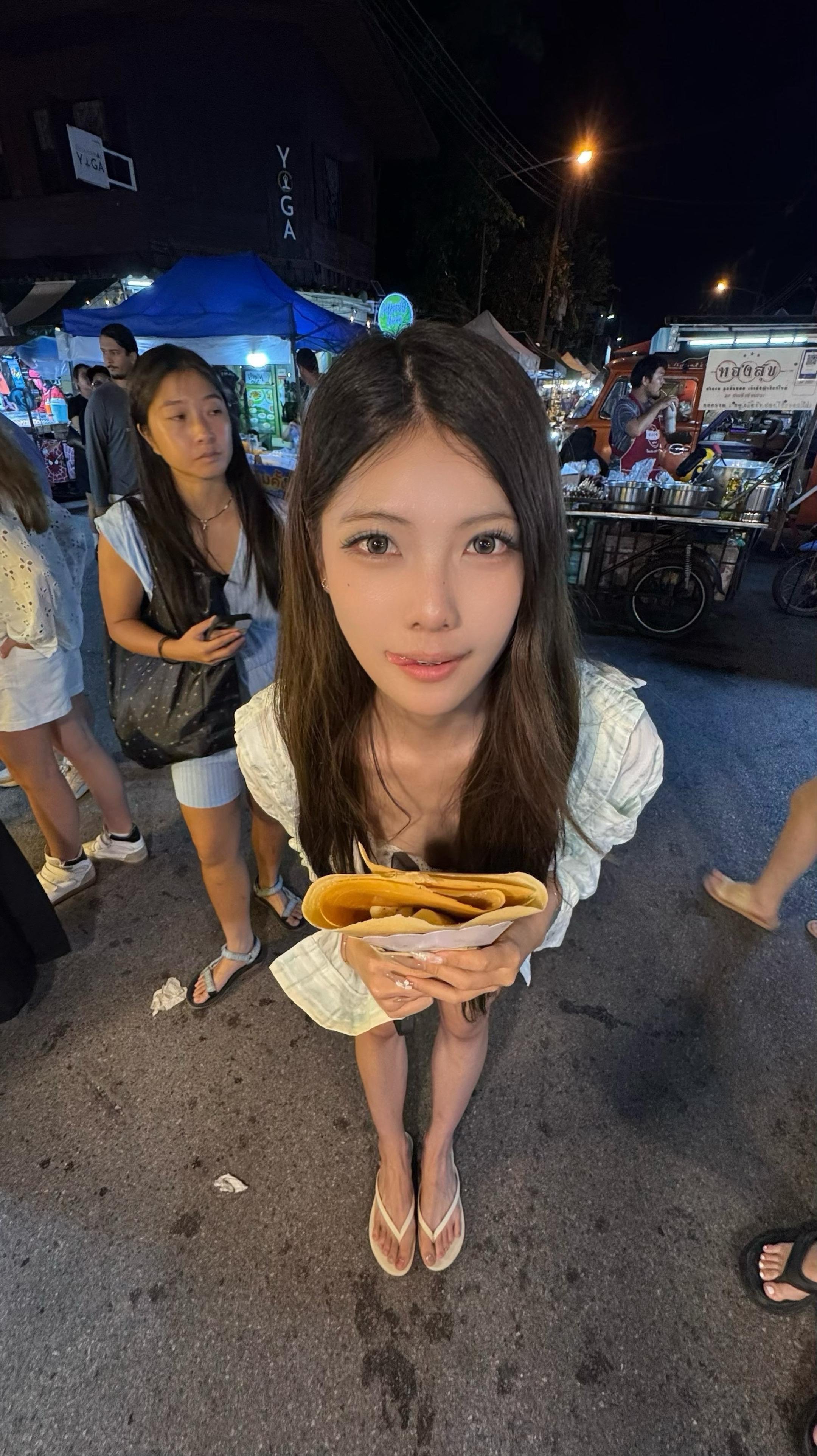 整个城市都睡着了 我们去散步吧