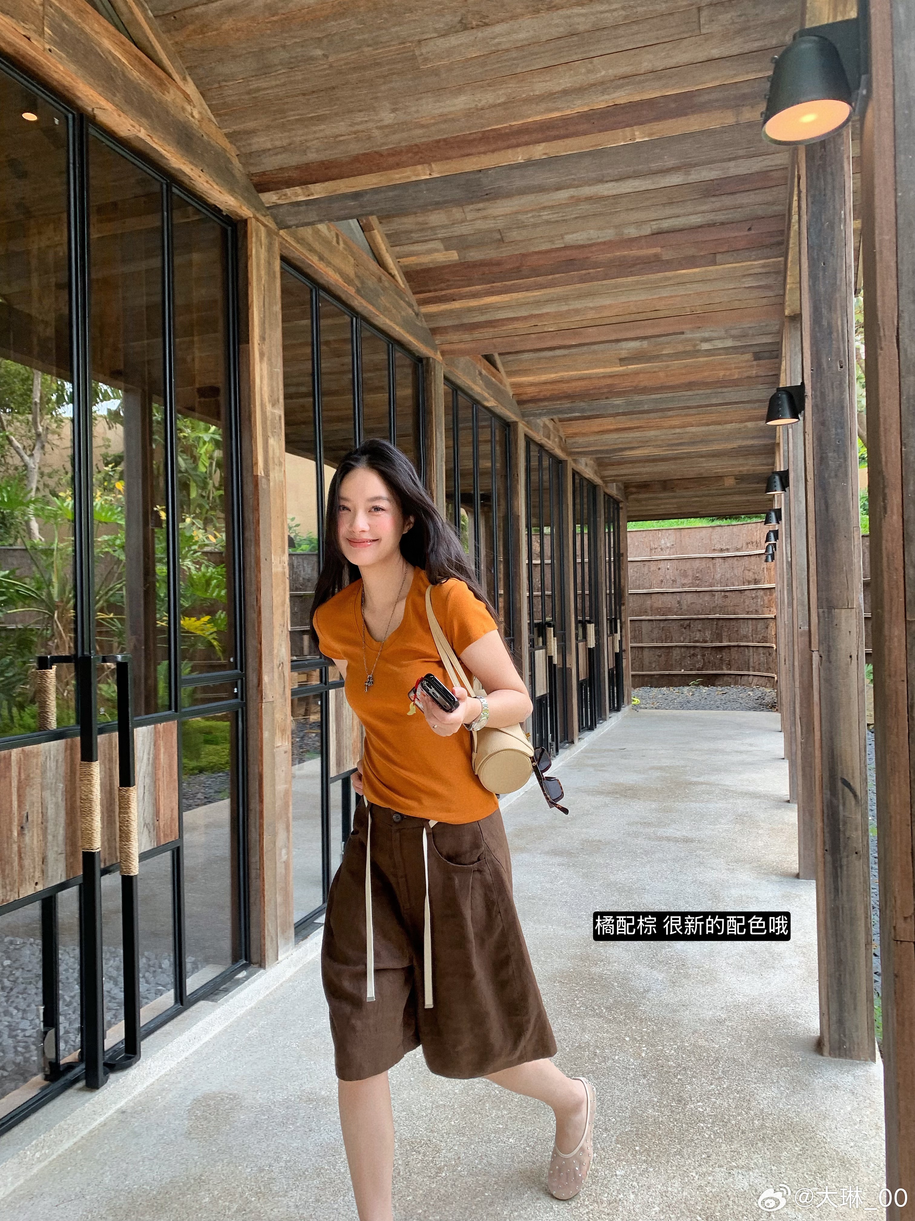 这款中裤，我们用了100亚麻亚麻的天然透气性拉满 舒适又高级也是两色哦，都很百搭