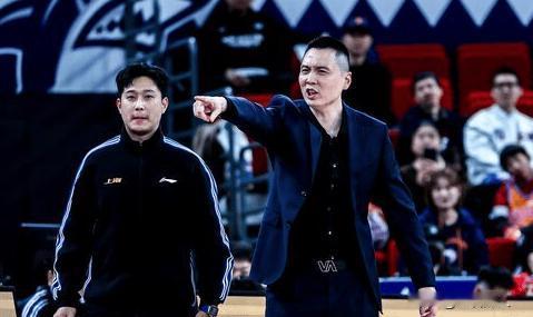 给卢伟指导时间不多了，狂送20失误不可原谅




上海大胜江苏，虽然取胜，但是