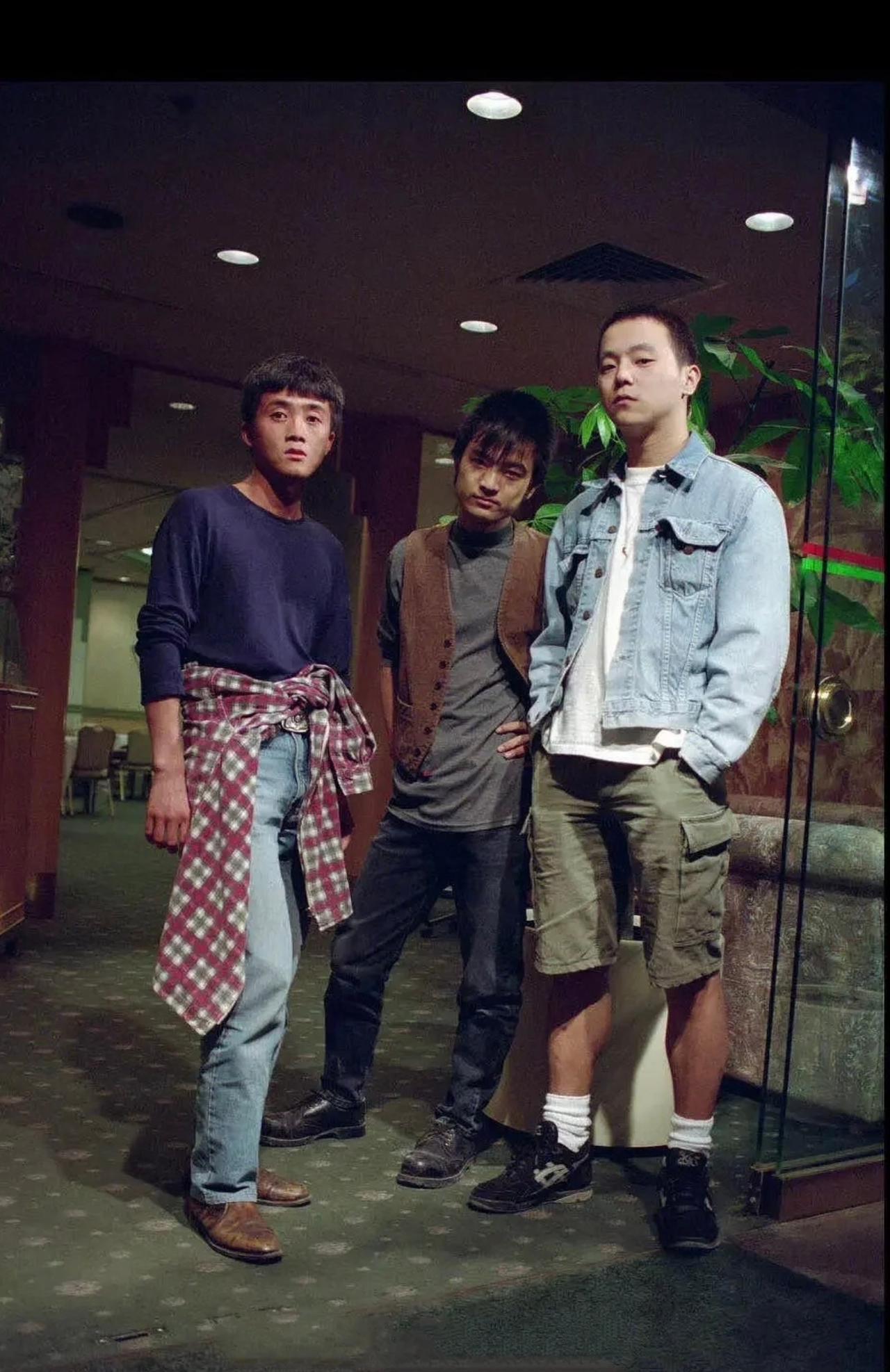 “三弦演奏 何玉生 我的父亲”
“笛子 窦唯”
纪念那个充满生命力的年代
晚安 