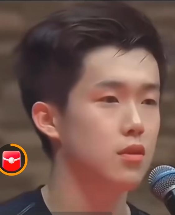 之前，说他头大，觉得是说着玩。看来，是真大[大笑][大笑]。不过，王楚钦标致的锥