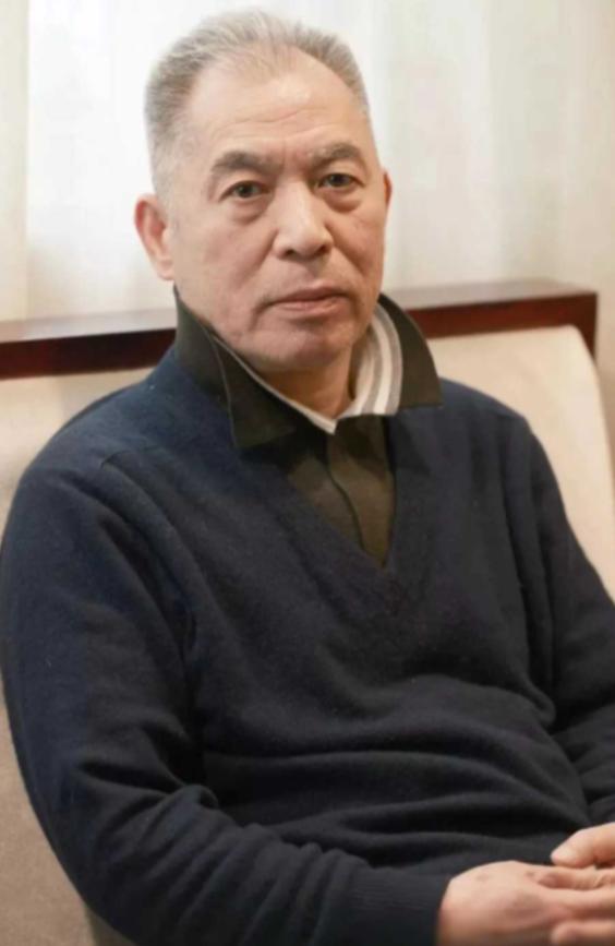 著名作家梁晓声的小姨20多岁时，未婚怀孕，誓死不说孩子的父亲是谁，最后被开除，生