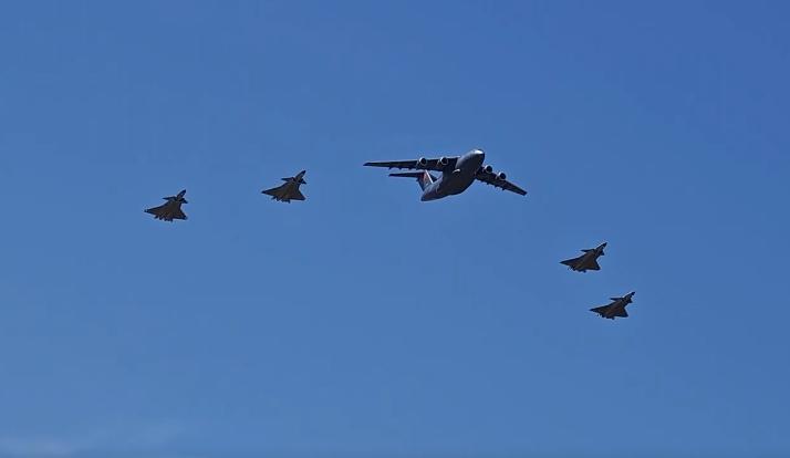 今天（4月22日），空军运-20B专机接迎第十三批12位在韩志愿军烈士遗骸及相关