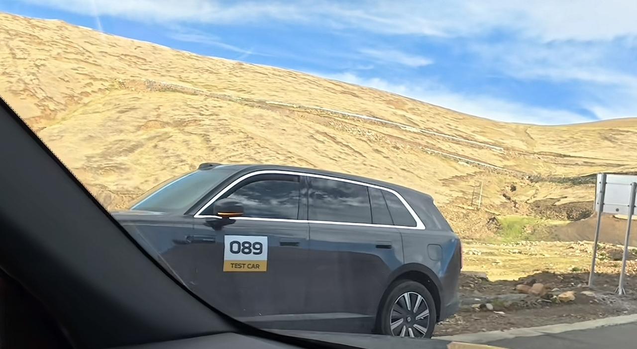 造车比造手机难多了。最直观的对比就是汽车必须做动态测试，例如路测。一款好的车，是