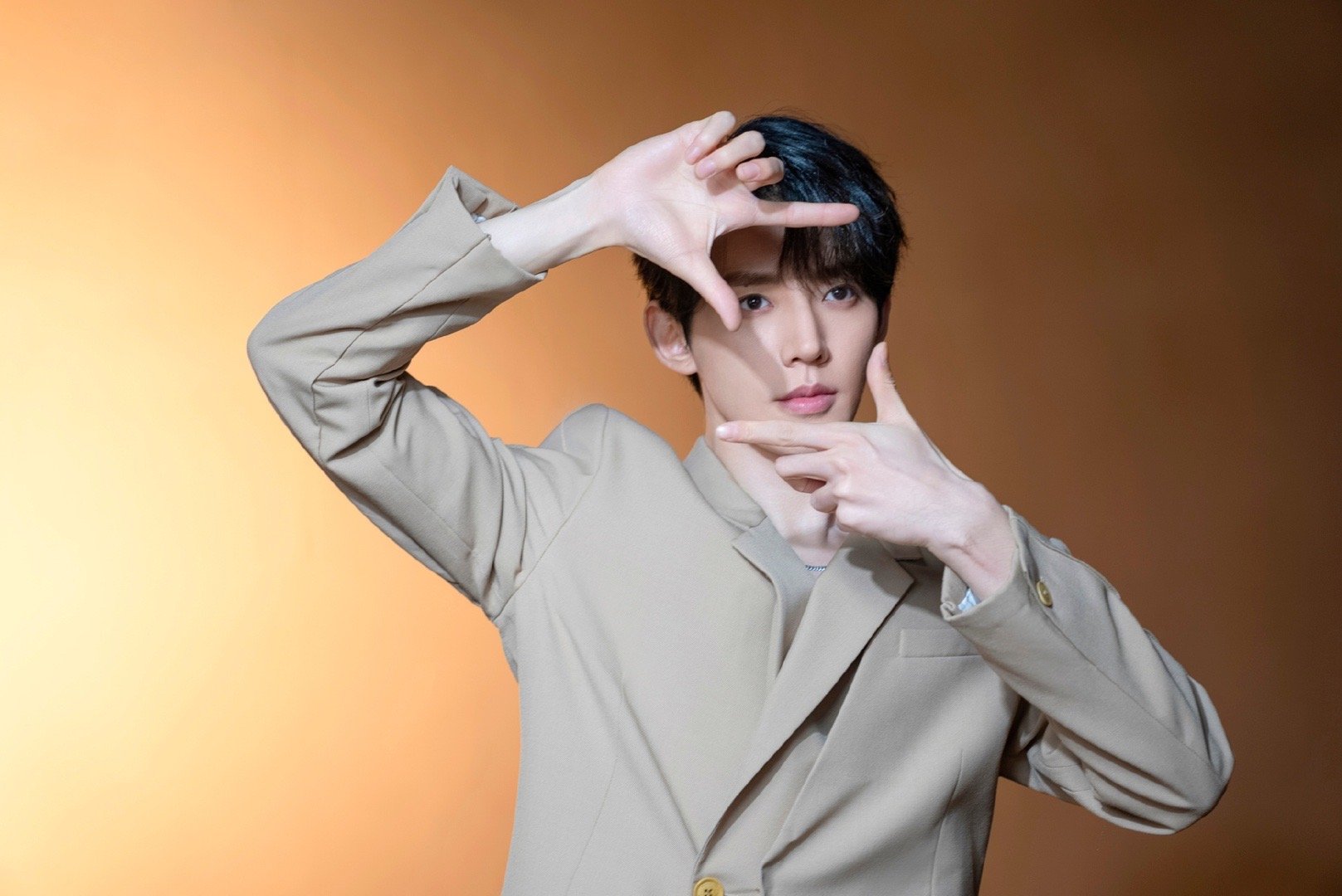 #邓为复古摩登造型#、#邓为在化妆间也能拍大片#邓为复古摩登造型，可以有啊，邓为