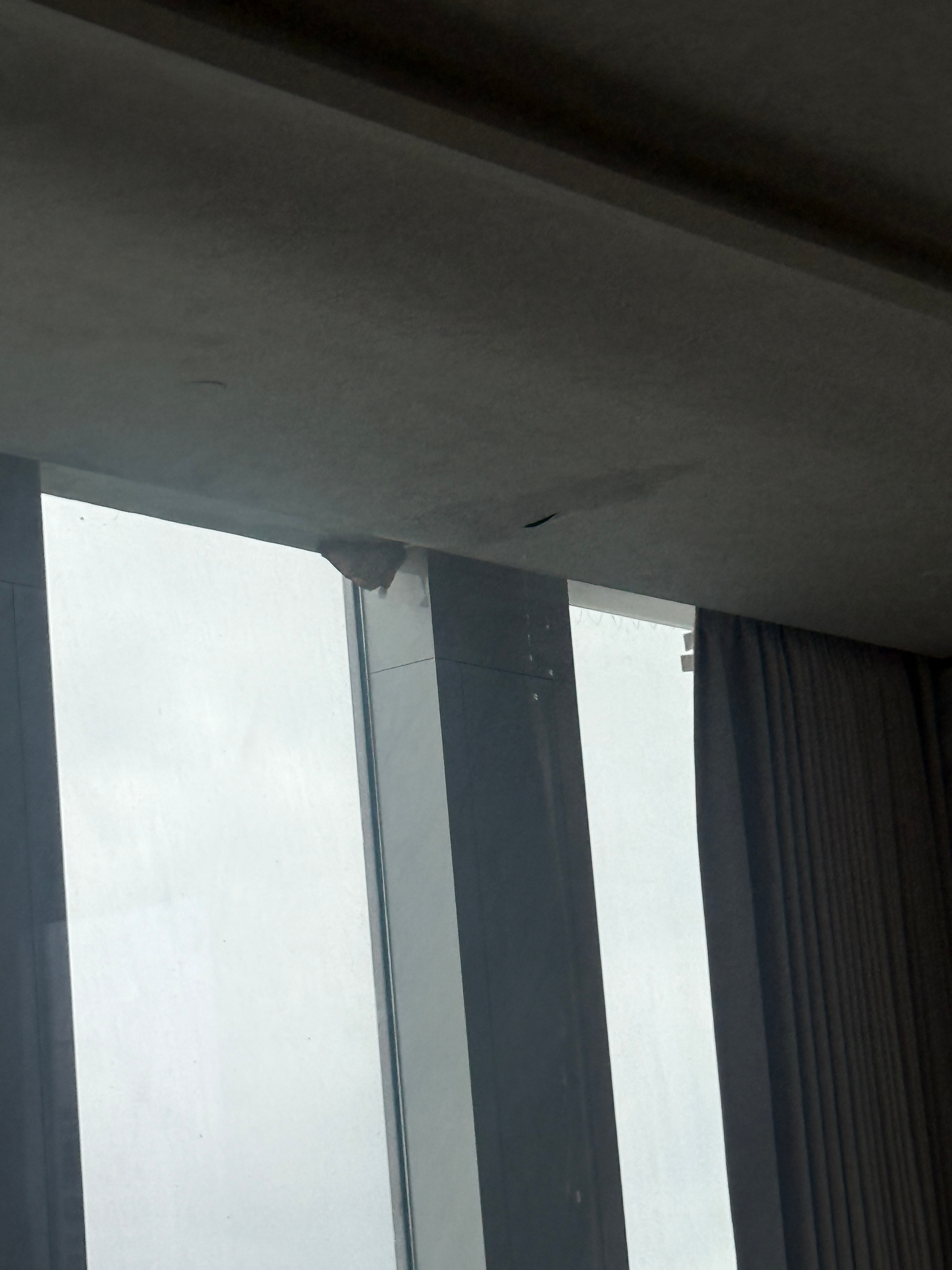 外面下大雨 里面下小雨 无语 