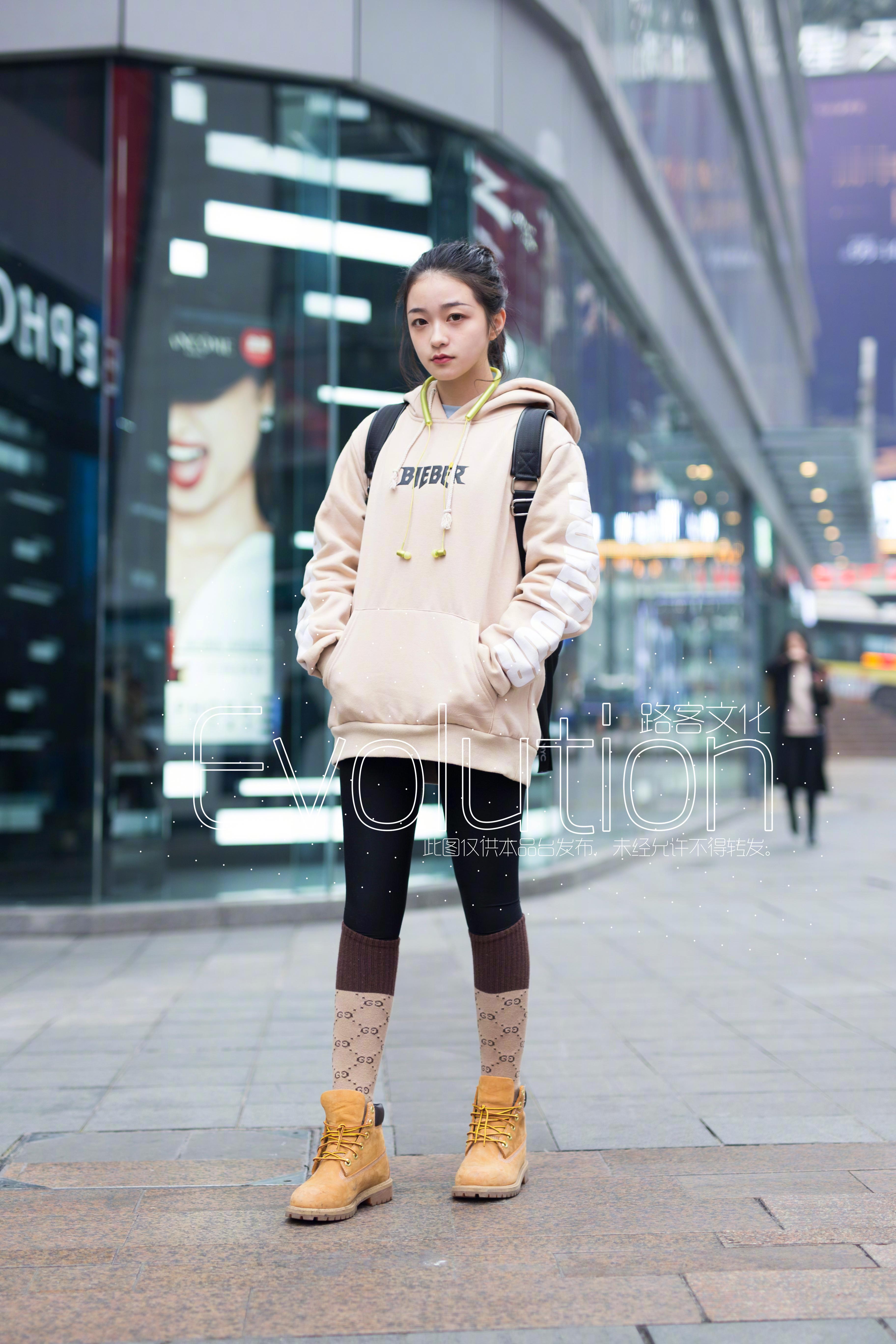 感觉还是前几年的小姐姐们会穿 ​​​
