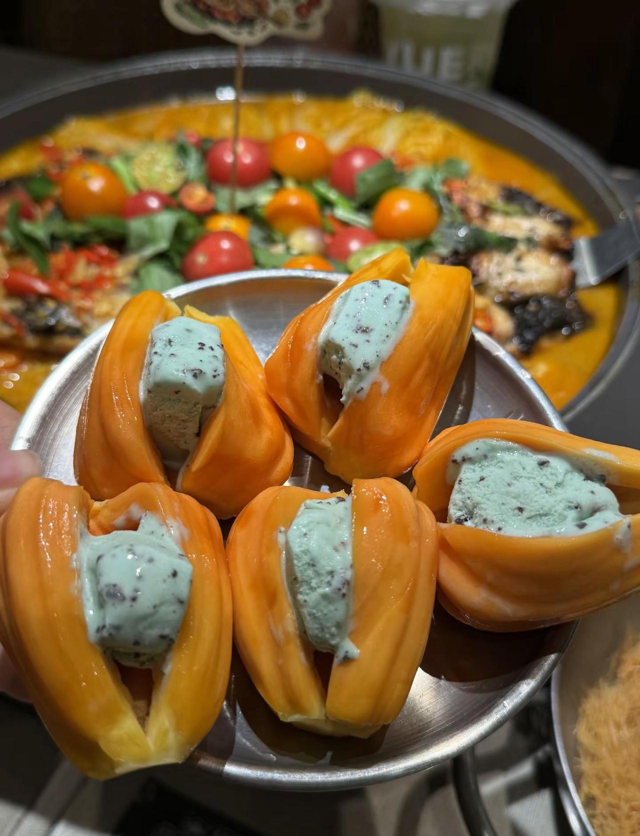 广州的！！吃到菠萝蜜夹薄巧冰淇凌了🩵。广州美食 广州美食探店 广州探店 美食分